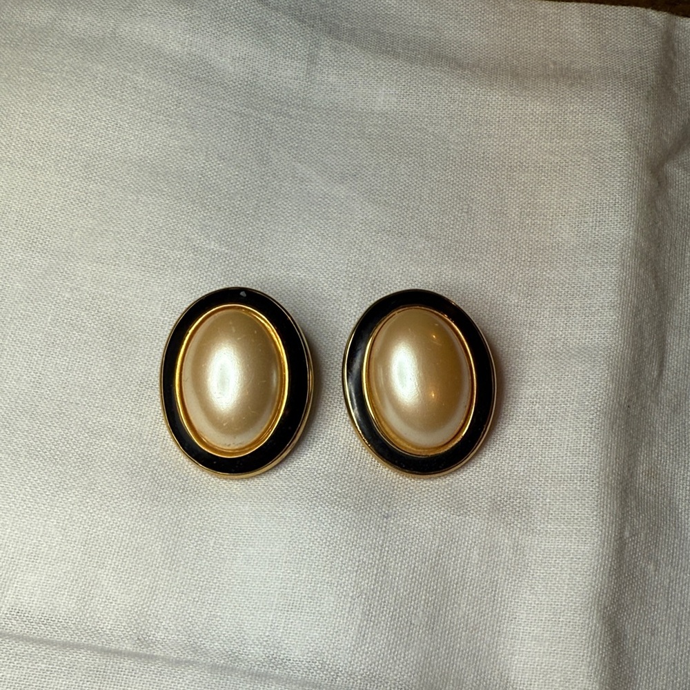 Vintage Carolee faux pearl and Black enamel Oval Earrings